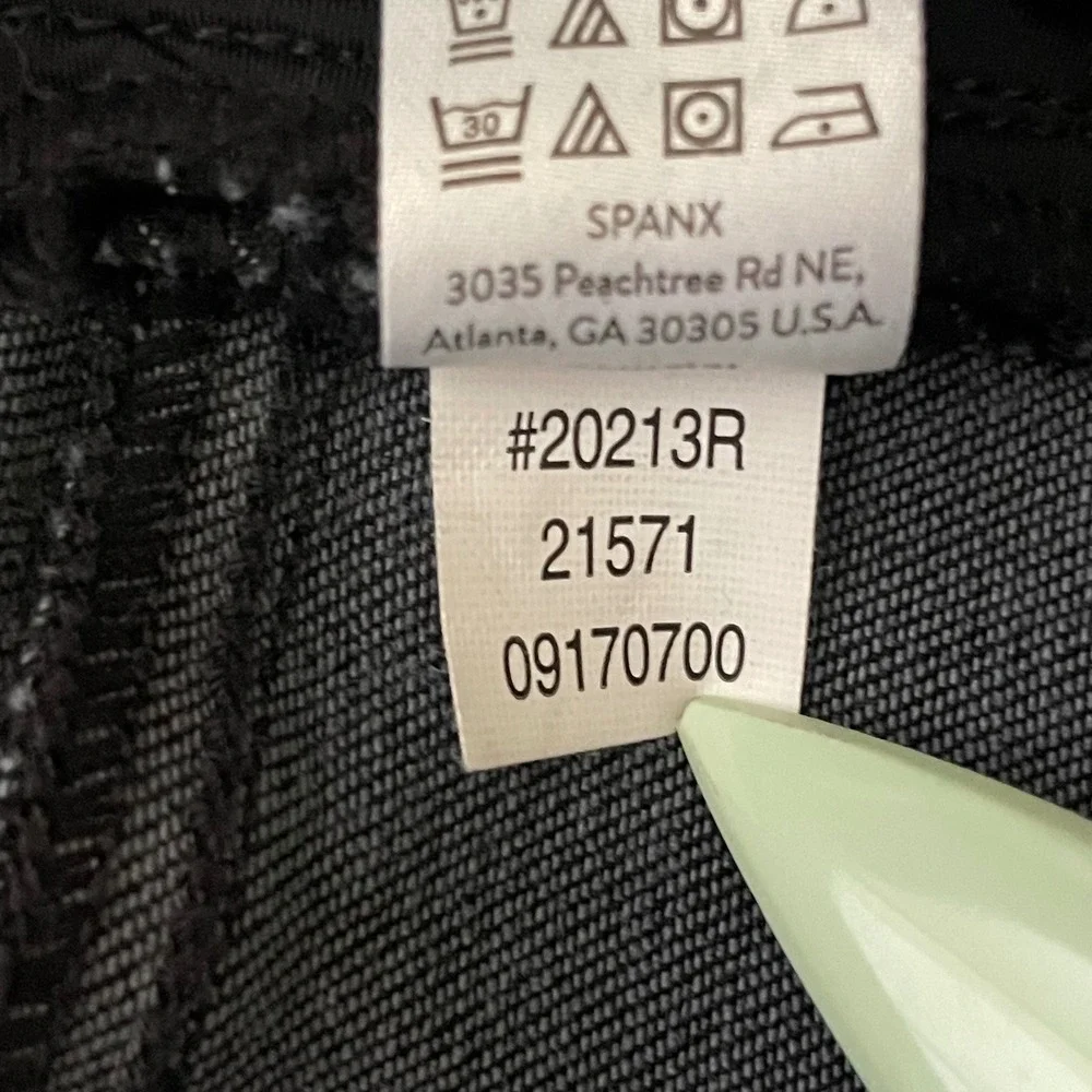 Spanx Black Distressed Skinny Jeans Pull On High Waist Frayed Hem Womens XL TG‎